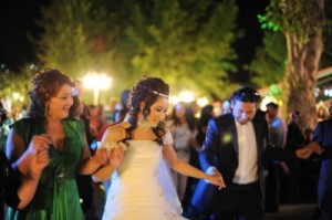 bride and groom dance in Turkey wedding